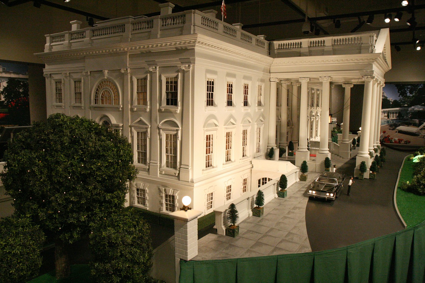 white house miniature